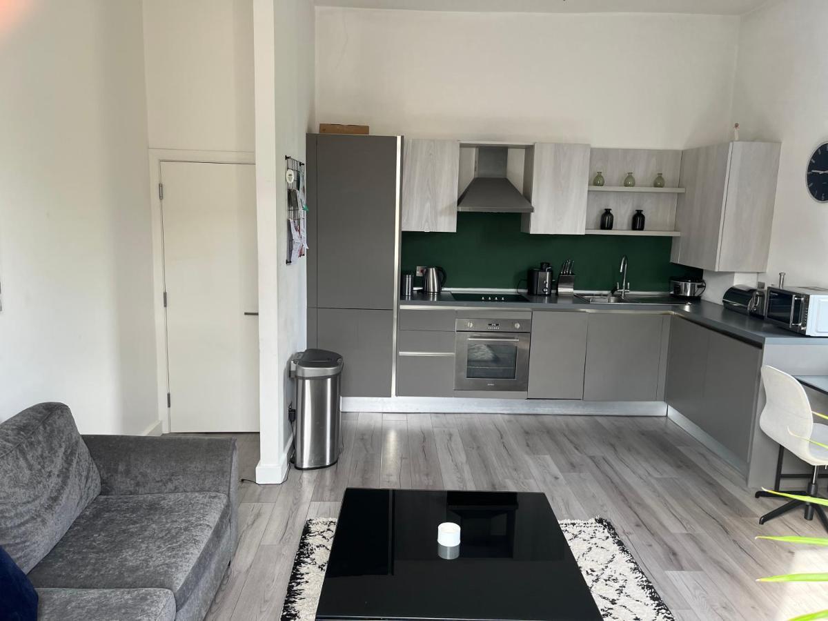 Spacious Modern 1-Bed Apartment Near Victoria Park Лондон Екстериор снимка